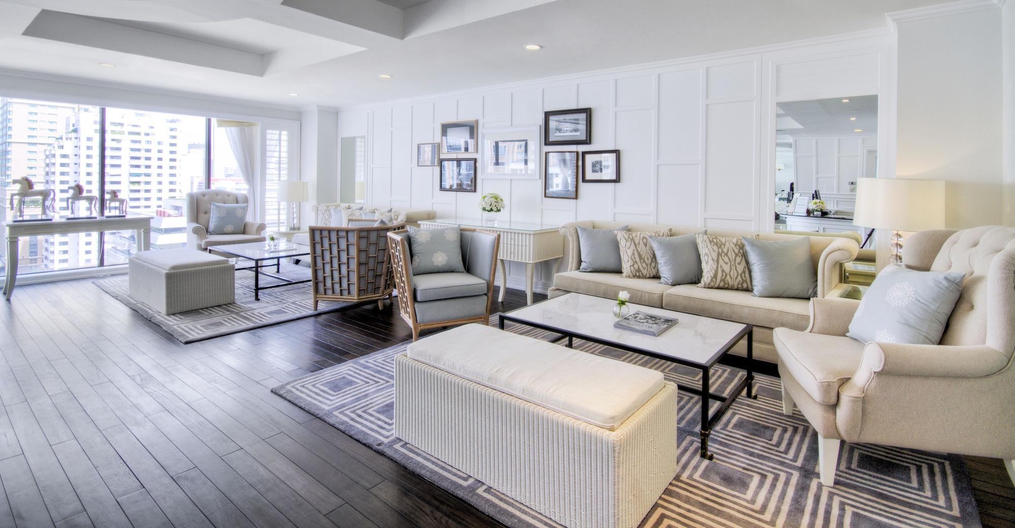 ケープ ハウス ランスアン ホテル バンコク都 エクステリア 写真 The living room of a three-bedroom suite