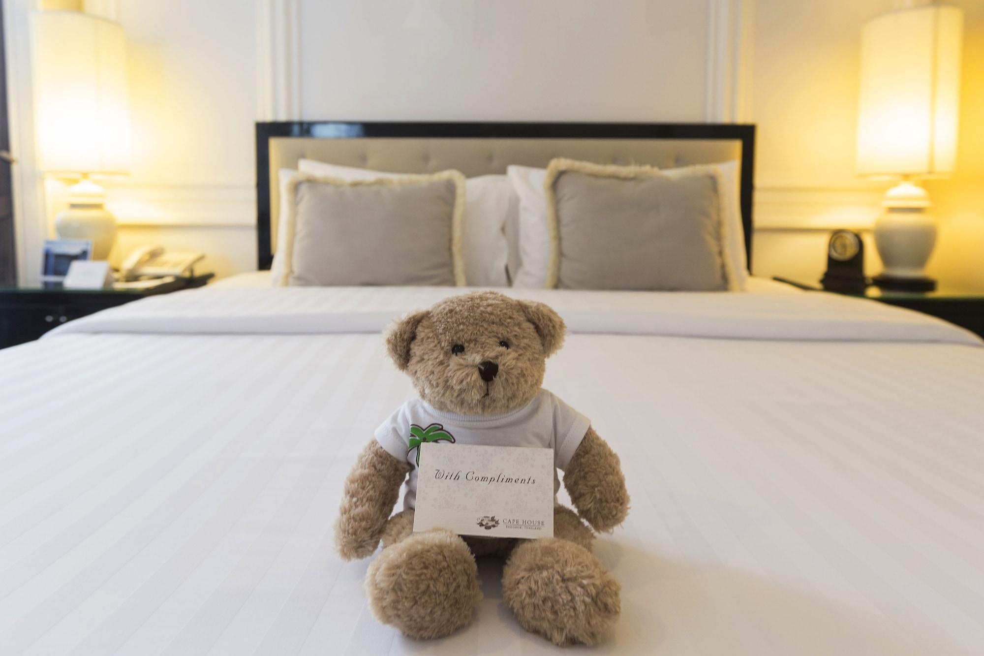 ケープ ハウス ランスアン ホテル バンコク都 エクステリア 写真 Teddy Bear at The Peninsula Bangkok