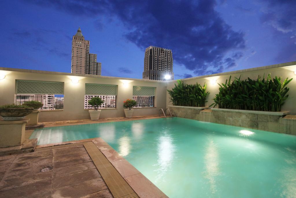 ケープ ハウス ランスアン ホテル バンコク都 エクステリア 写真 The pool at the 33rd floor